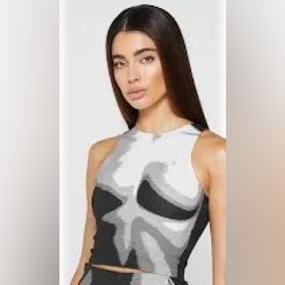 Maniere De Voir Tops - Maniere De Voir Body Print Racer Top